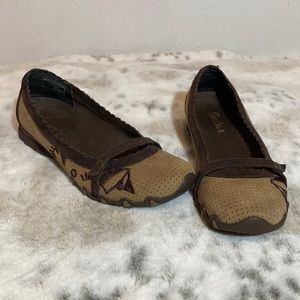 Skechers size 8 slip ons
